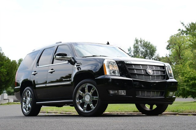 Cadillac Escalade Airport Limo1 640x425 - Black Cadillac Escalade