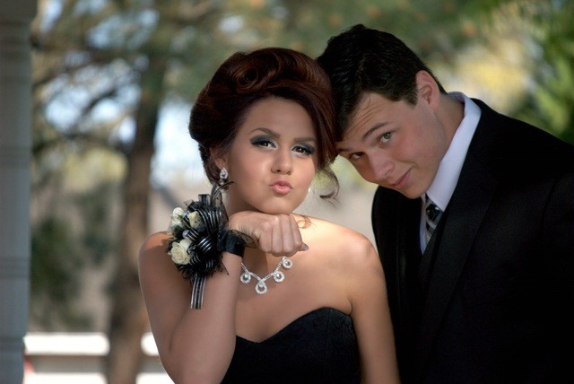 Teenagers Prom Formal Young - Quinceañera Limo Services/sweet 15 Services